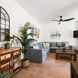 https://apartamento-con-parking-junto-a-catedral-centro-de.hotelsinnerja.org