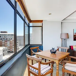 atlantic-apartment-with-bantry-bay-seaviews.hotels-capetown.com/